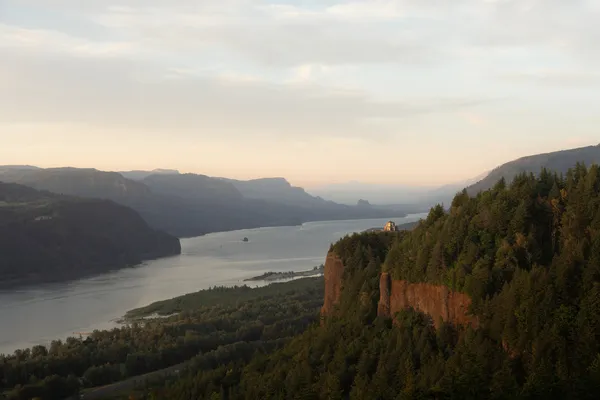 Gorge lookout, Vista House & Crown Point: How to Photograph the Columbia River Gorge