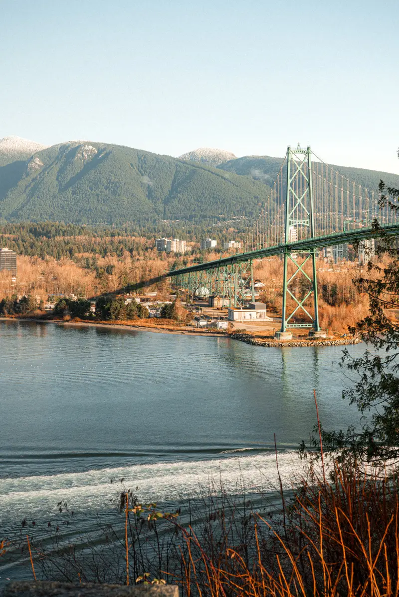 Lions gate, Canada