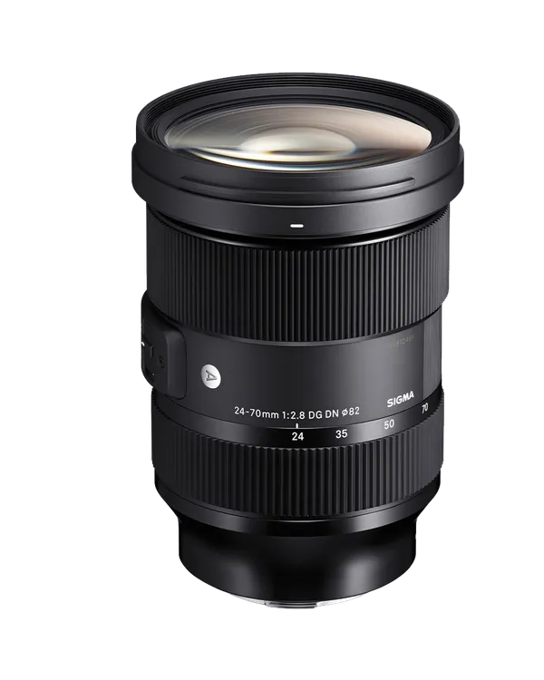 Camera lens with specifications 24-70mm 1:2.8 SIGMA.